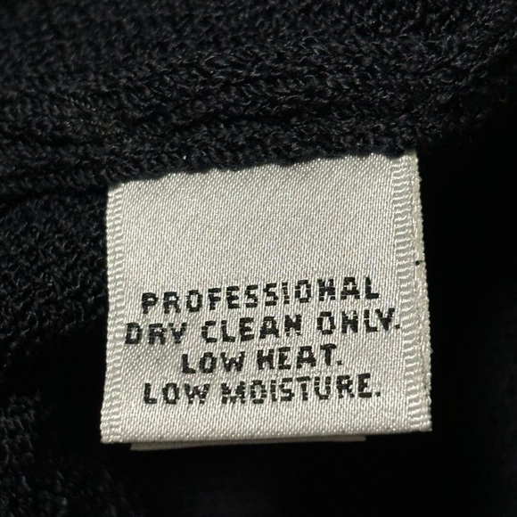 ST. JOHN BLACK SWEATER SIZE 10 LIKE NEW CONDITION - Picture 9 of 9